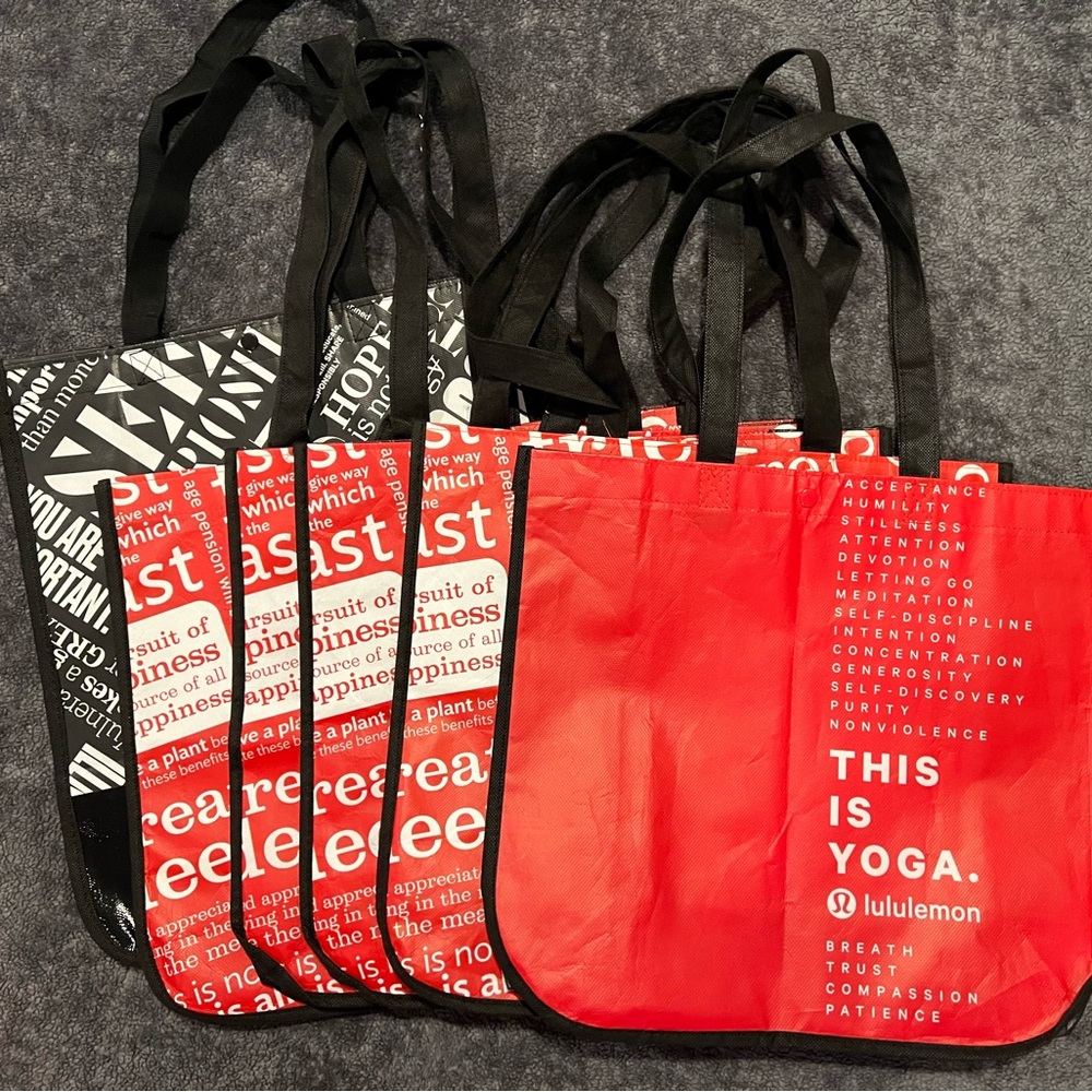 Lululemon large shopping bags. 6 total. No rips or tears.